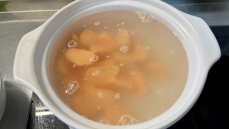 牛奶番薯粥➕牛奶鸡蛋红薯粥,加入红薯搅拌均匀