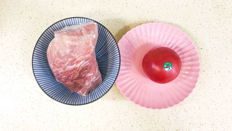 西红柿炖猪肉,准备好食材