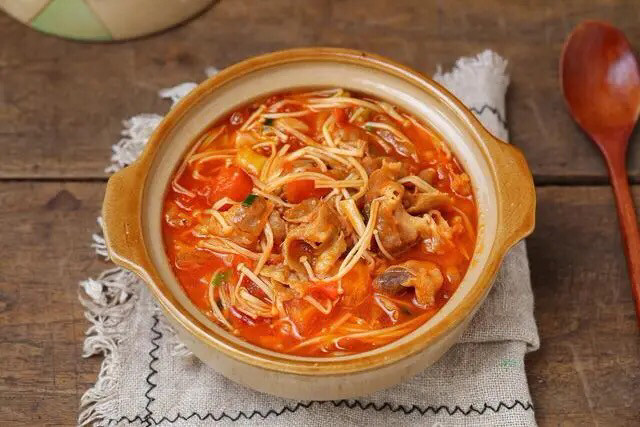 金针菇番茄汤,简单快手、营养美味的金针菇番茄汤就做好了！