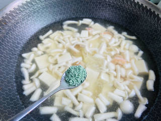海鲜菇豆腐汤,蔬之鲜调味