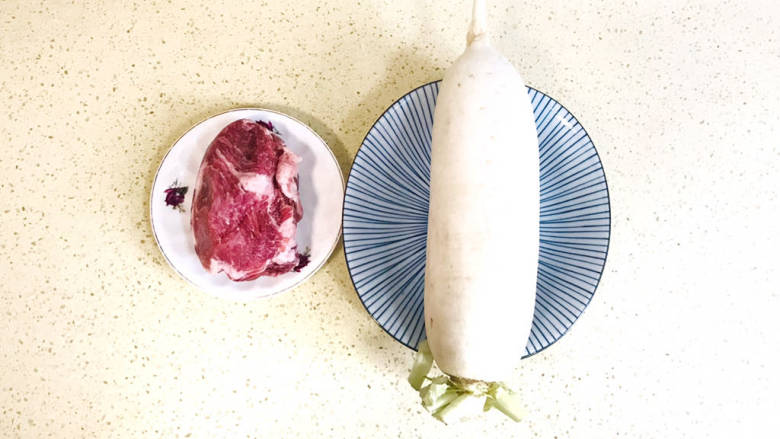 白萝卜炖猪肉,准备好食材