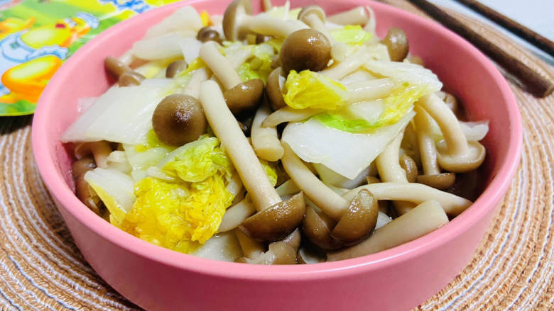 蘑菇炒小白菜图片