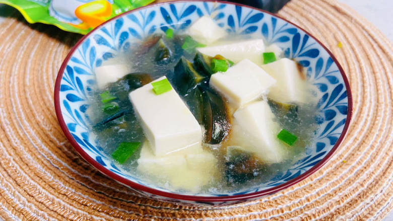 皮蛋豆腐汤,增进食欲，促进消化！