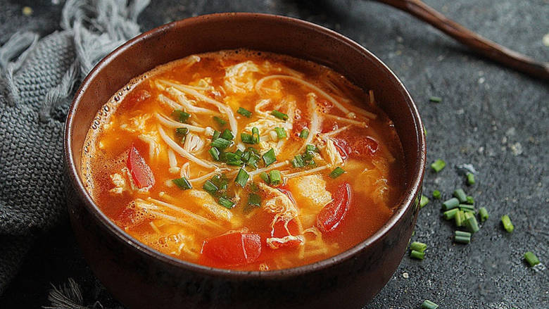 金针菇番茄汤,这样就可以啦，很鲜很好喝。