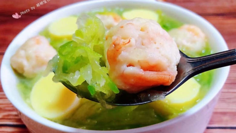 虾滑汤,虾滑入口鲜美无比口感Q弹混搭萝卜丝的清新和日式豆腐入口即化的感觉棒棒哒