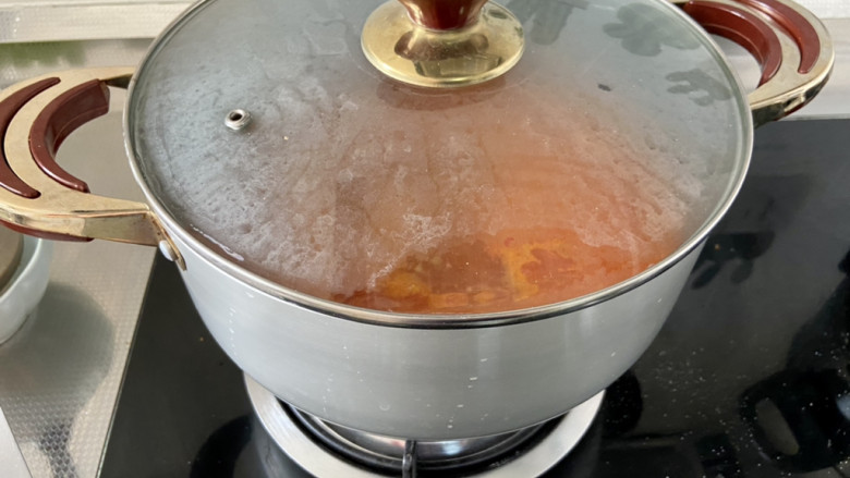酸汤粉➕肉末酸汤米粉,加盖小火焖煮五分钟