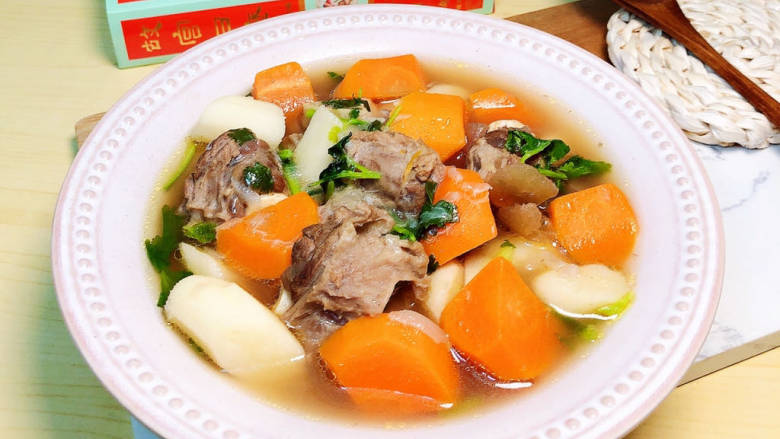 山药胡萝卜炖羊肉,超温暖的一款养生汤哟！
