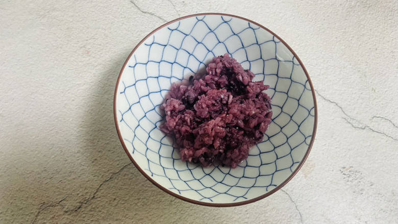贝贝瓜酒酿蒸蛋,紫米酒酿