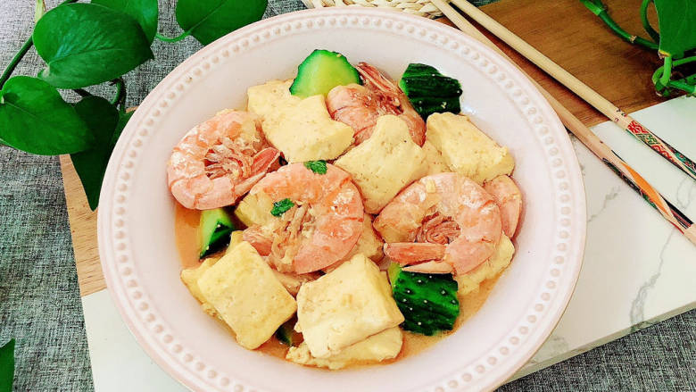虾仁豆腐煲,高钙高蛋白的虾仁豆腐煲就上桌了！