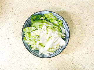 五花肉炖白菜,大白菜洗净，控干水分，切碎