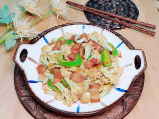 干锅菜花五花肉,好吃又下饭，一人都能吃一盘哟！
