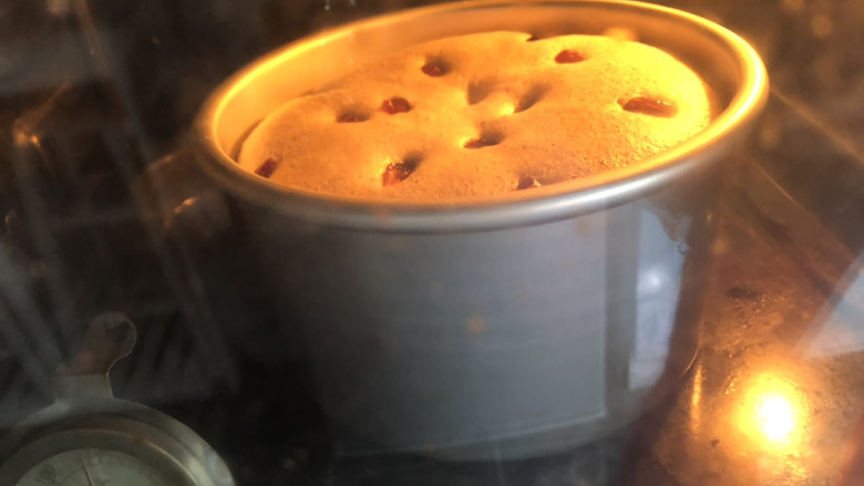全麦无糖酸奶戚风,烤箱预热160度，烤约40分钟左右。